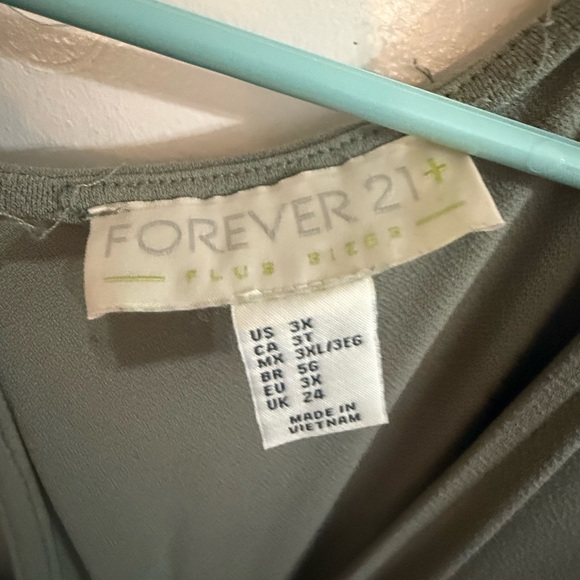 Forever 21 Plus Green Long Sleeve Romper - Picture 5 of 10